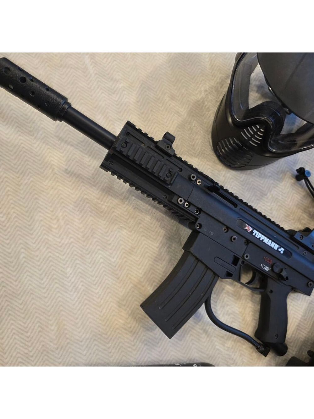 Tippmann X7 Paintball Marker - Picture 2 of 11